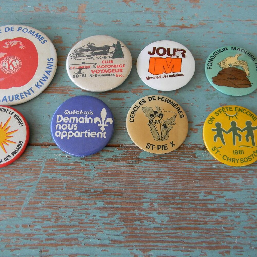 LOT OF 8 VINTAGE FRENCH CANADA CANADIAN PIN BACK 1980'S CLUBS GRAPHIC - Picture 2 of 3